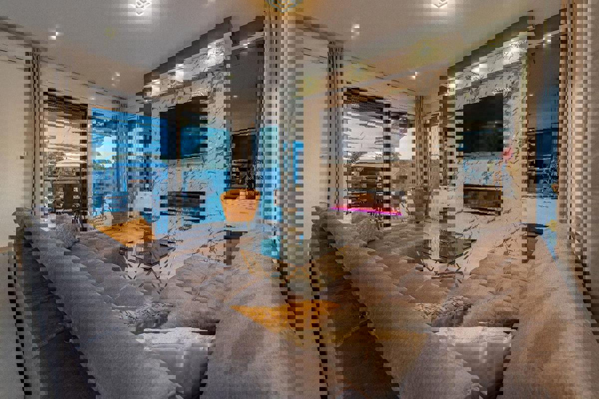 Prostorna moderna vila na mirni lokaciji