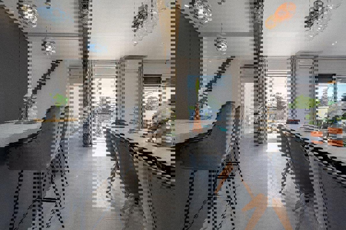 Prostorna moderna vila na mirni lokaciji