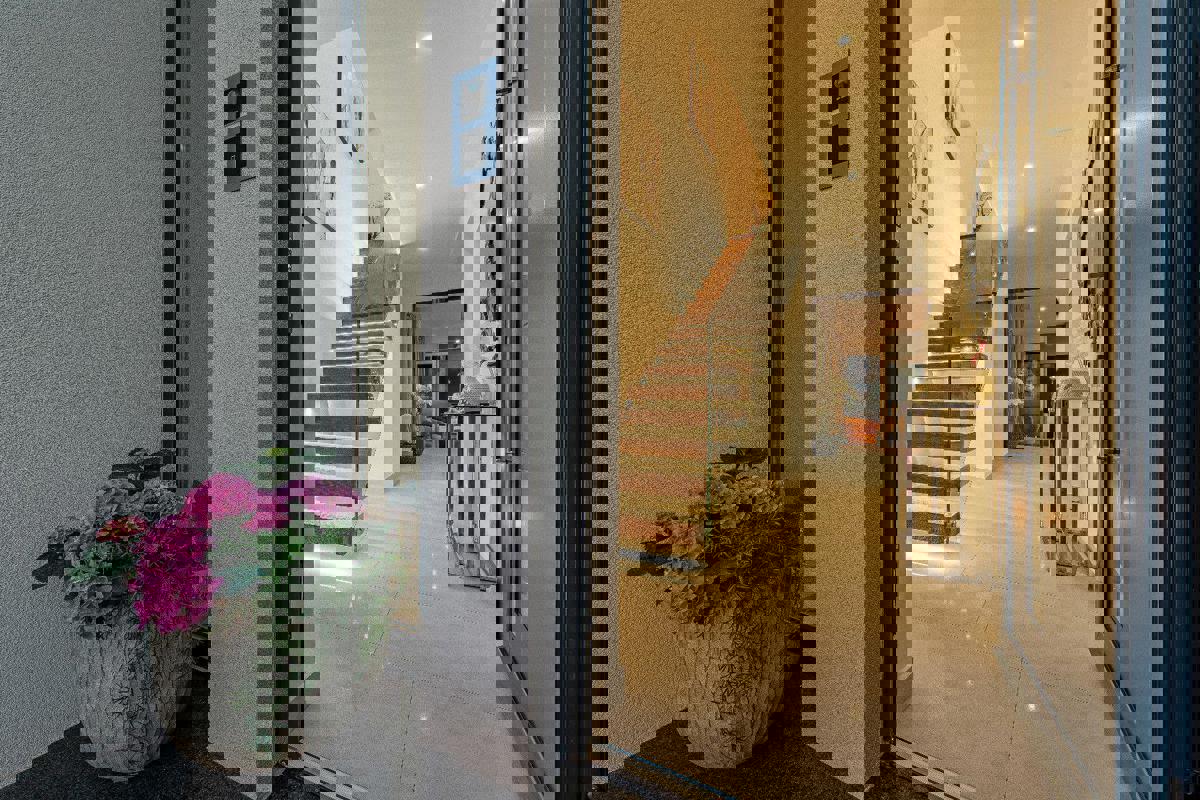 Prostorna moderna vila na mirni lokaciji