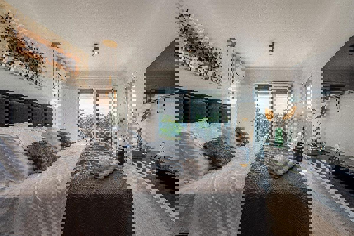 Prostorna moderna vila na mirni lokaciji