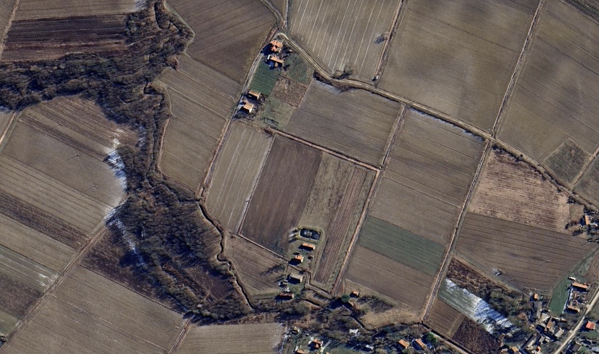 Priložnost – veliko gradbeno zemljišče z objekti