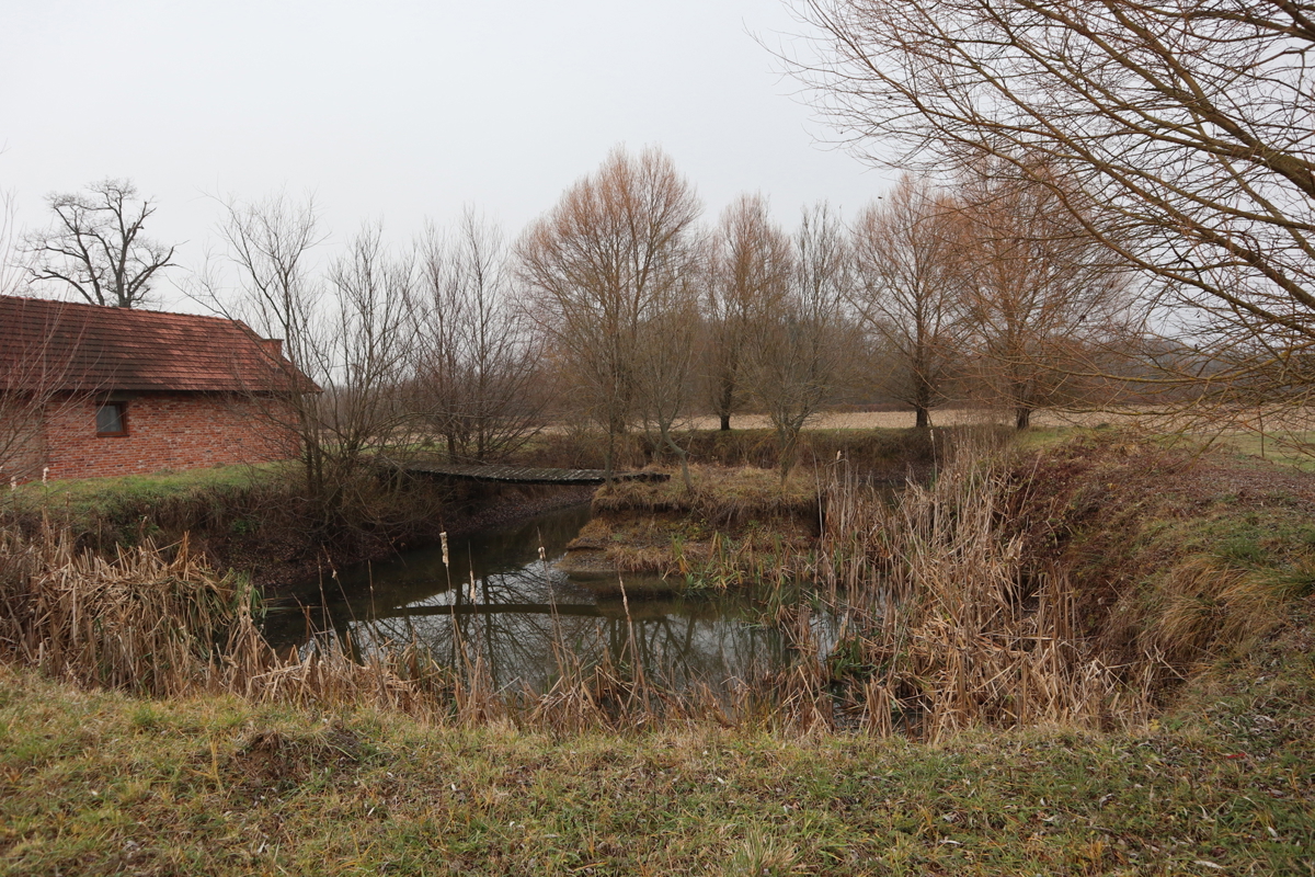 Priložnost – veliko gradbeno zemljišče z objekti