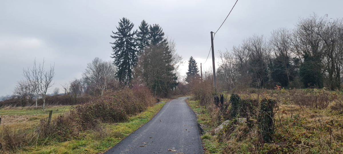 Priložnost – veliko gradbeno zemljišče z objekti