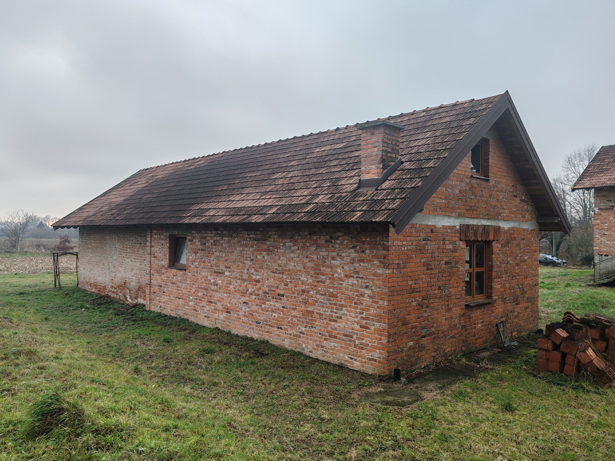 Priložnost – veliko gradbeno zemljišče z objekti