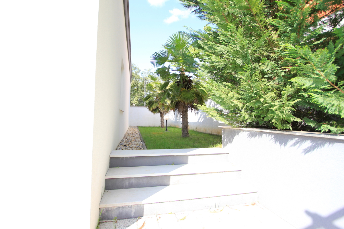 Luksuzna vila z dvema bazenoma - mir in zasebnost v neposredni bližini Zadra