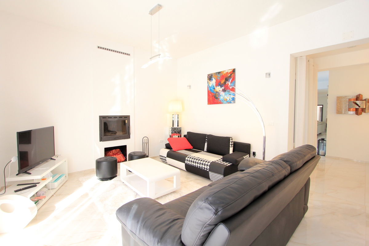 Luksuzna vila z dvema bazenoma - mir in zasebnost v neposredni bližini Zadra