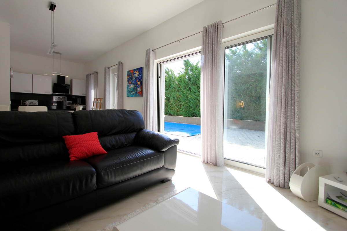 Luksuzna vila z dvema bazenoma - mir in zasebnost v neposredni bližini Zadra