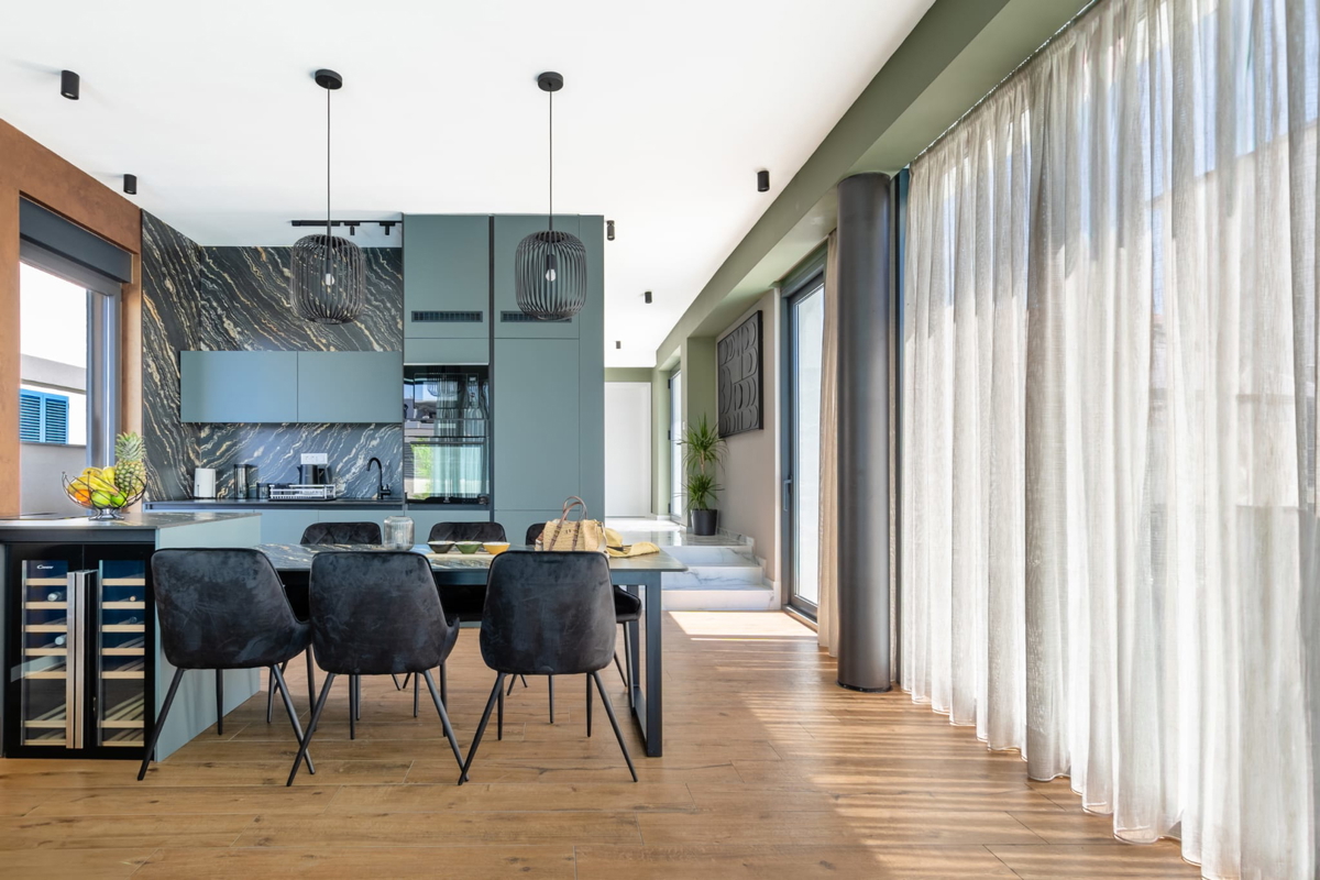 Moderna vila z razgledom na morje