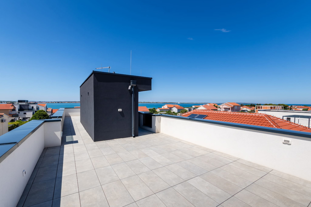 Moderna vila z razgledom na morje