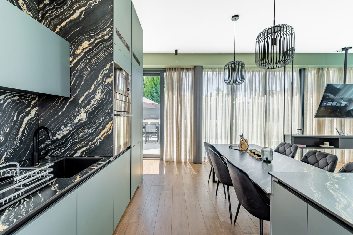 Moderna vila z razgledom na morje