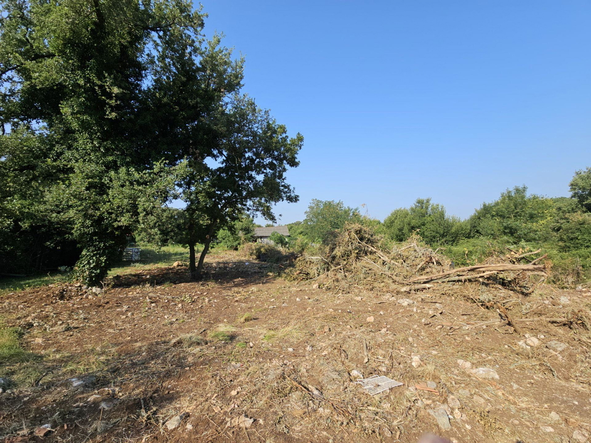 Gradbena parcela blizu Zadra