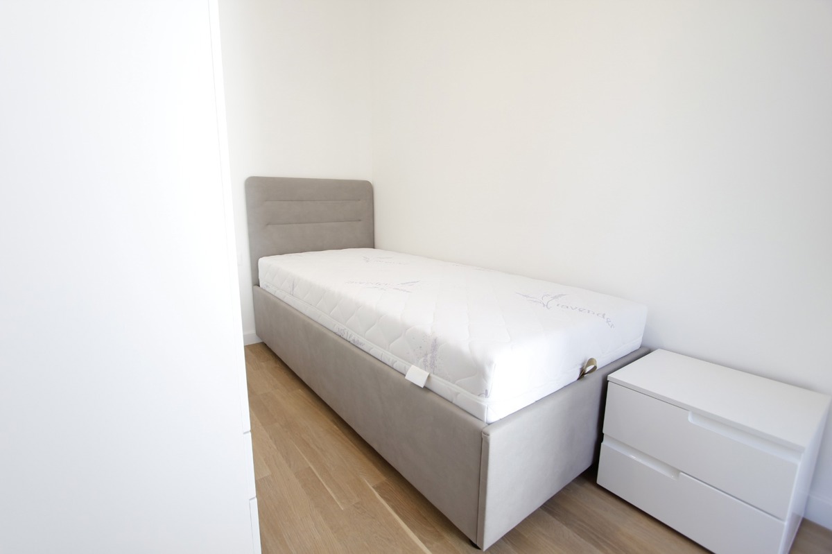 Luksuzno dvonadstropno 4,5-prostorno stanovanje z vrtno teraso in pogledom na morje