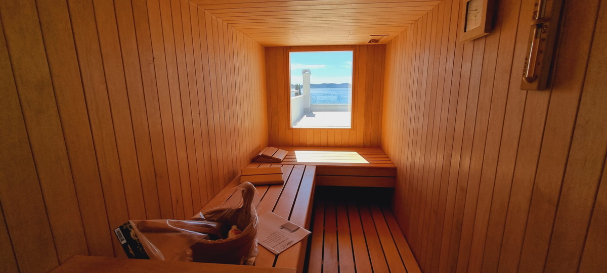 Luksuzno dvonadstropno 4,5-prostorno stanovanje z vrtno teraso in pogledom na morje