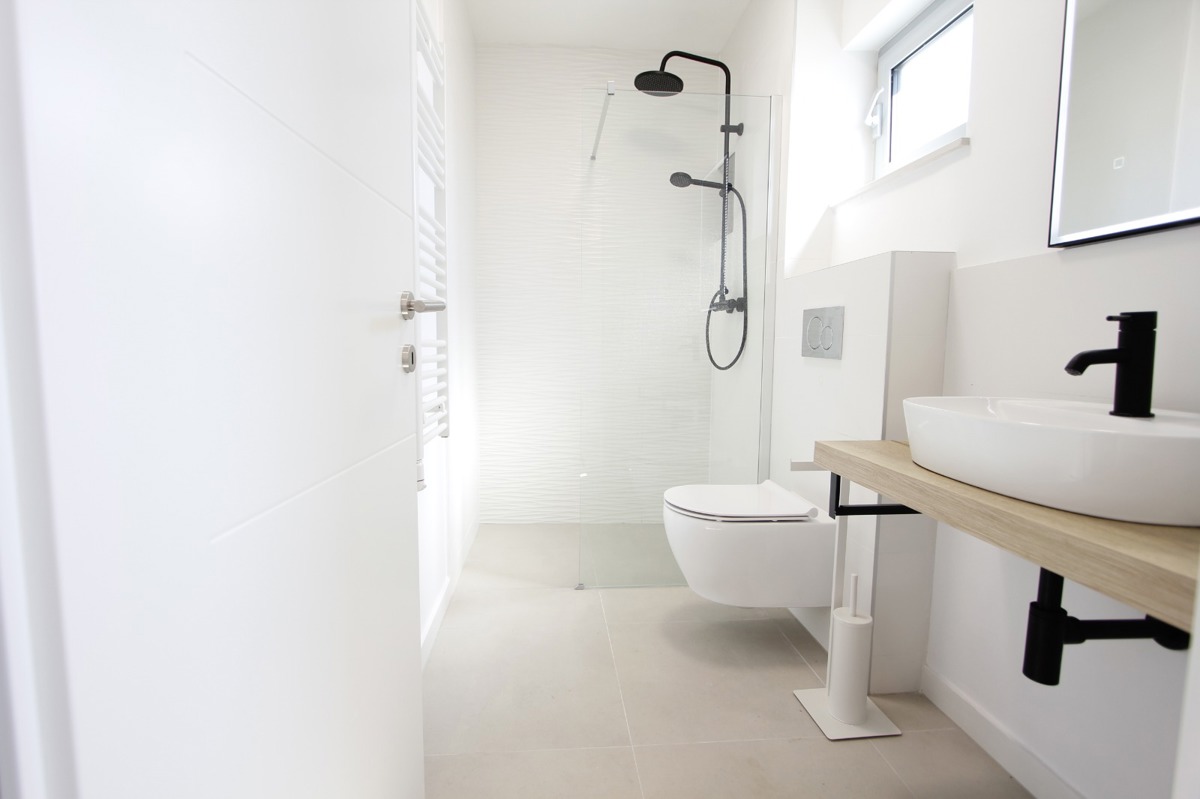 Luksuzno dvonadstropno 4,5-prostorno stanovanje z vrtno teraso in pogledom na morje