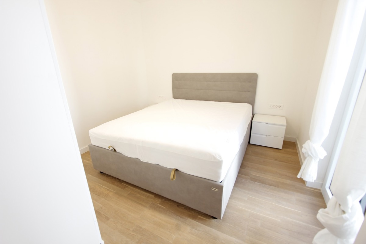 Luksuzno dvonadstropno 4,5-prostorno stanovanje z vrtno teraso in pogledom na morje