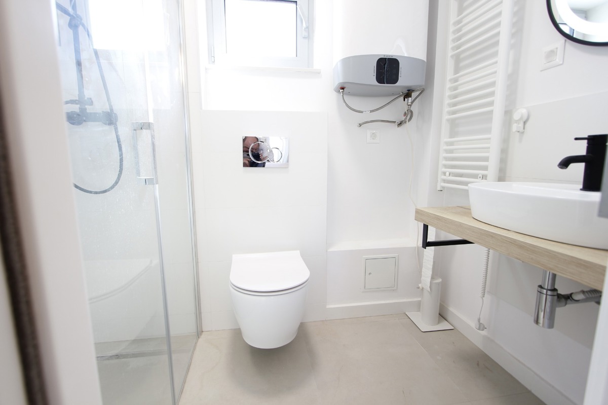 Luksuzno dvonadstropno 4,5-prostorno stanovanje z vrtno teraso in pogledom na morje