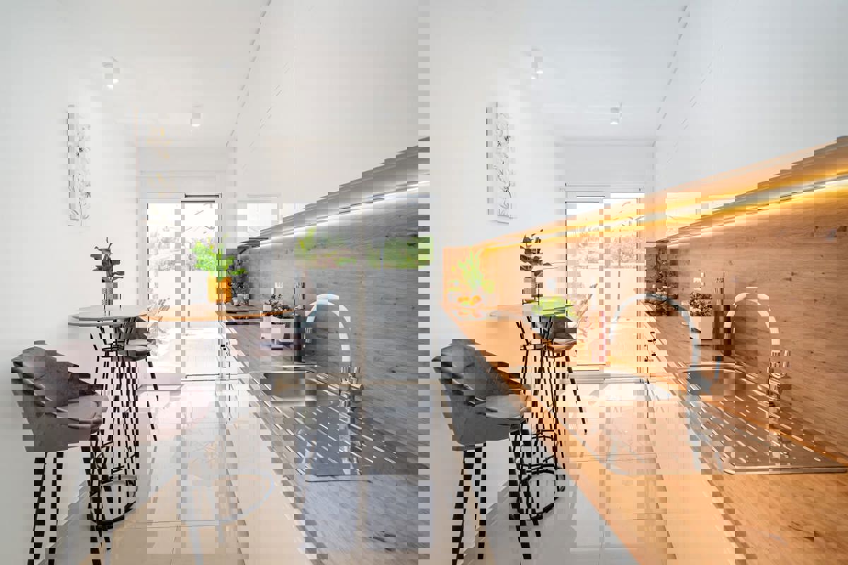 Moderna vila z dvema stanovanjema