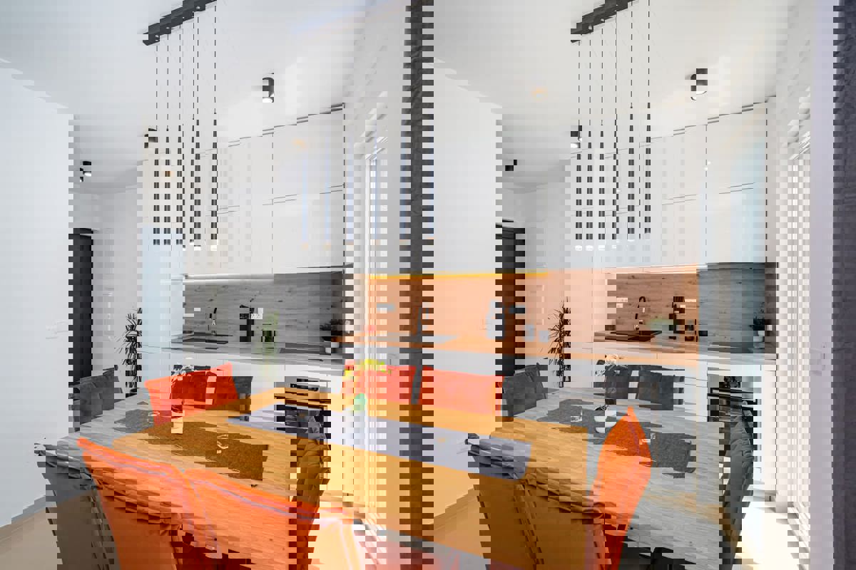 Moderna vila z dvema stanovanjema