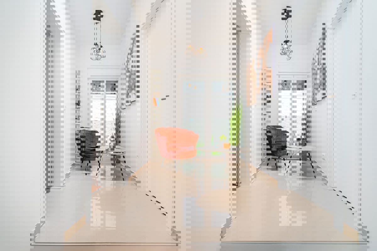 Moderna vila z dvema stanovanjema