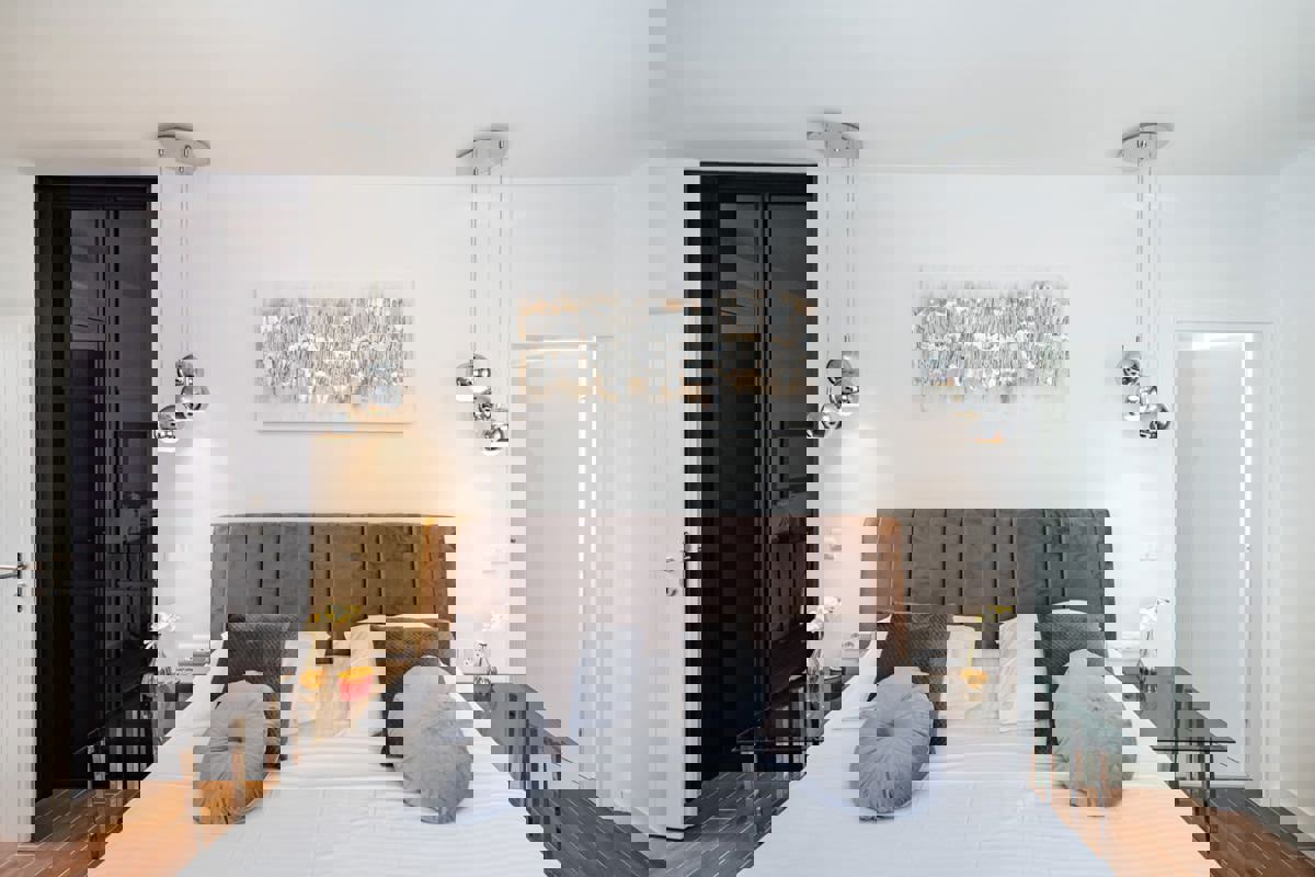 Moderna vila z dvema stanovanjema