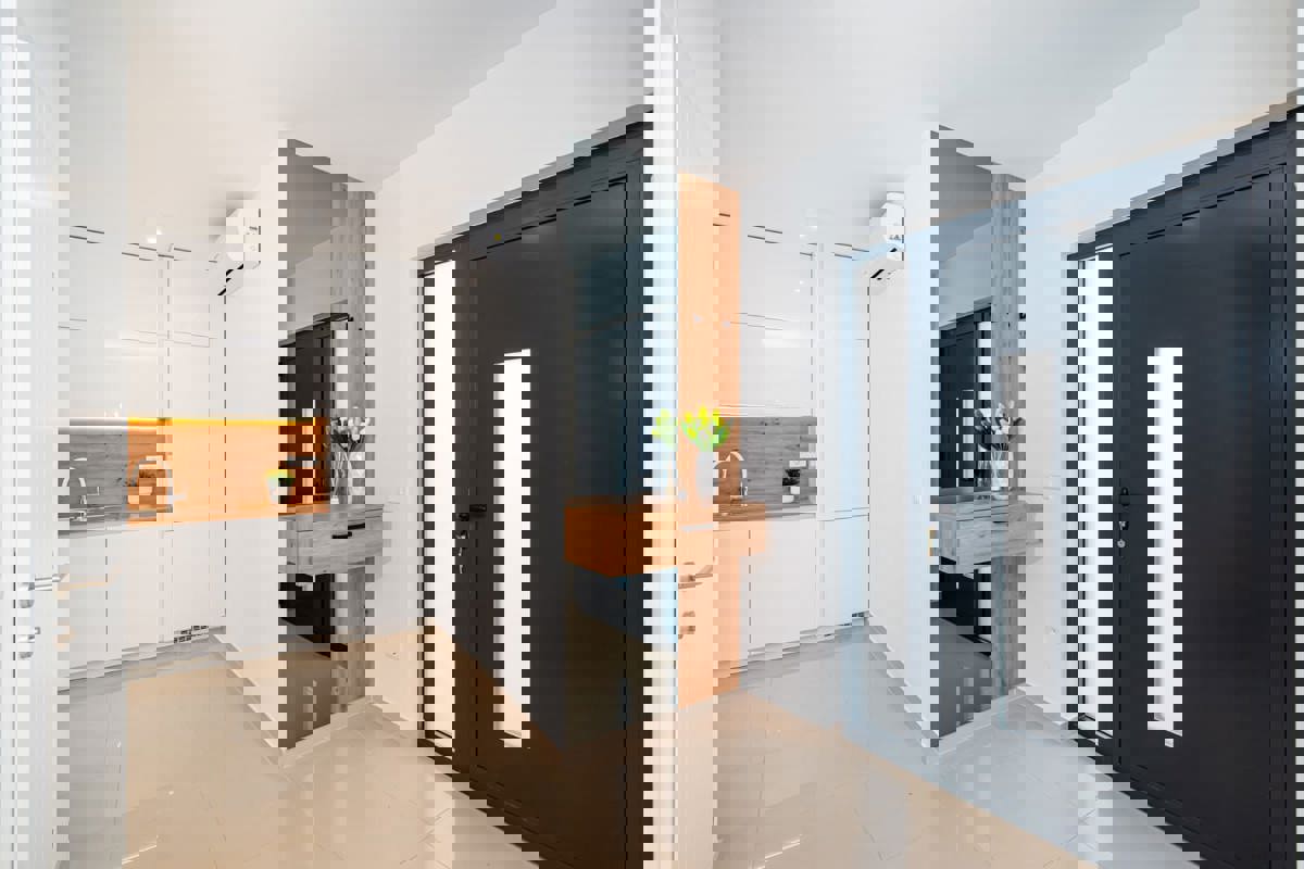 Moderna vila z dvema stanovanjema