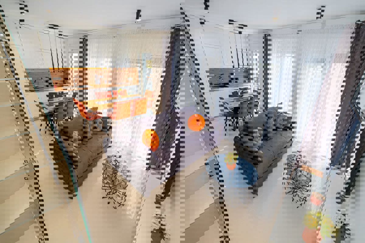 Moderna vila z dvema stanovanjema