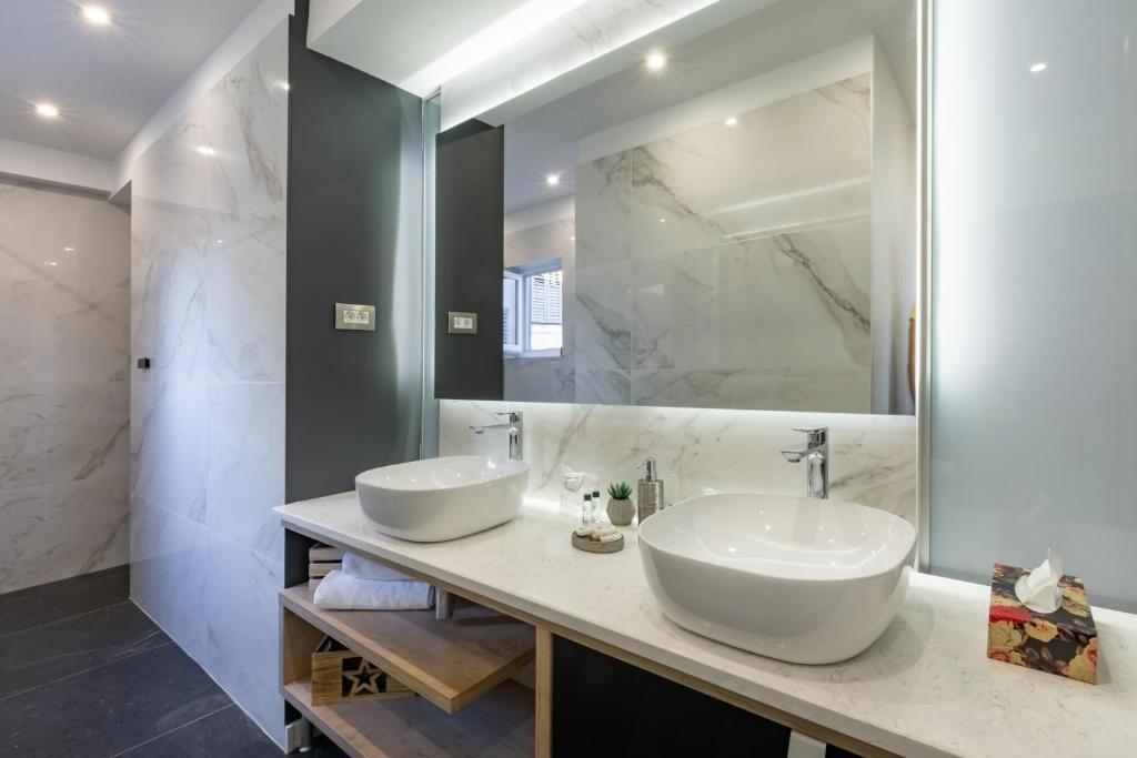 PRODAJA – LUKSUZNO UREJENO STANOVANJE 62 m² – POLUOTOK – ATRAKTIVNA LOKACIJA