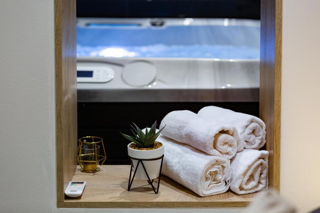 PRODAJA – LUKSUZNO UREJENO STANOVANJE 62 m² – POLUOTOK – ATRAKTIVNA LOKACIJA