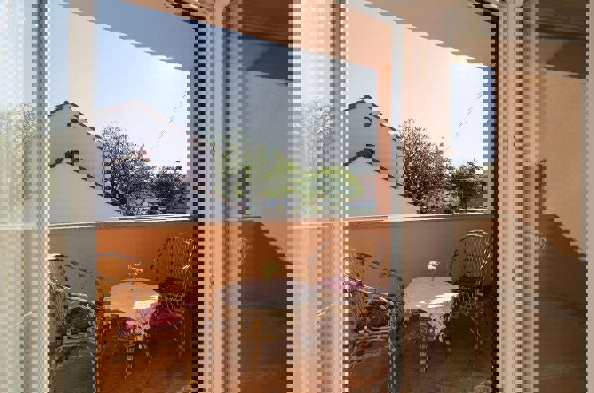 Nin center - hiša na veliki parceli