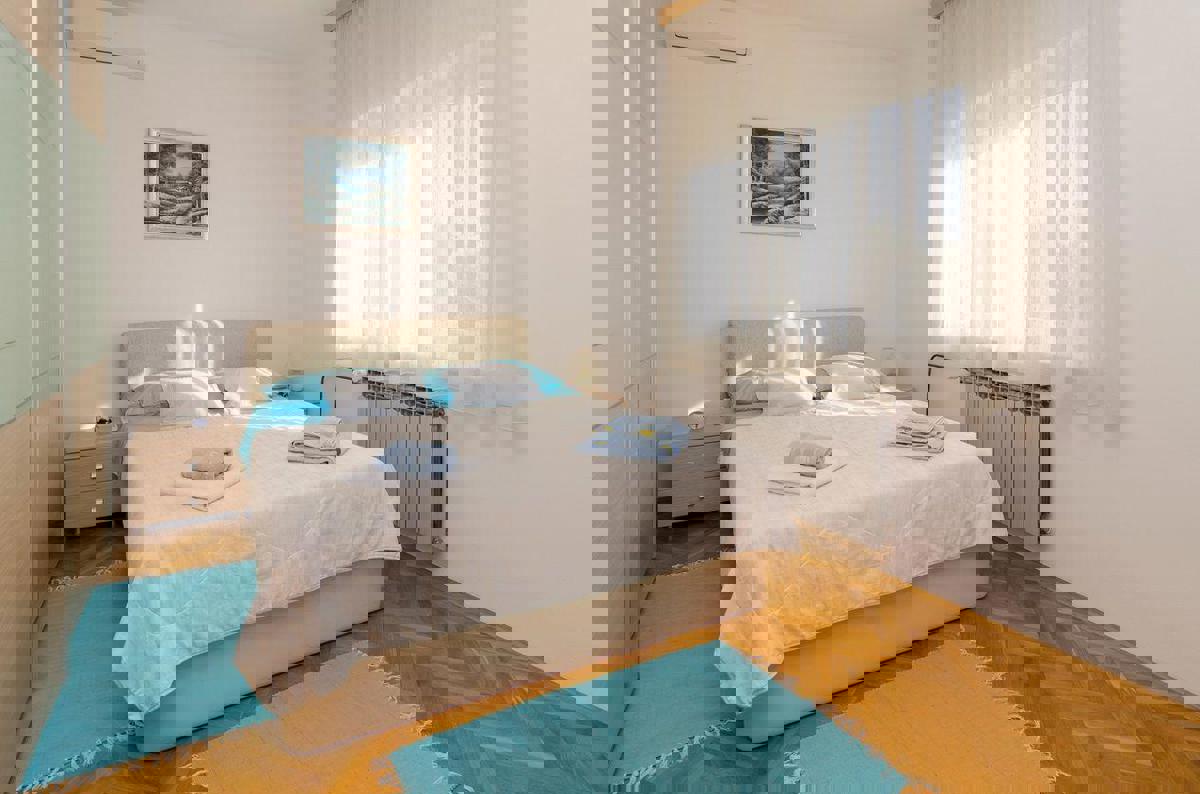 Nin center - hiša na veliki parceli