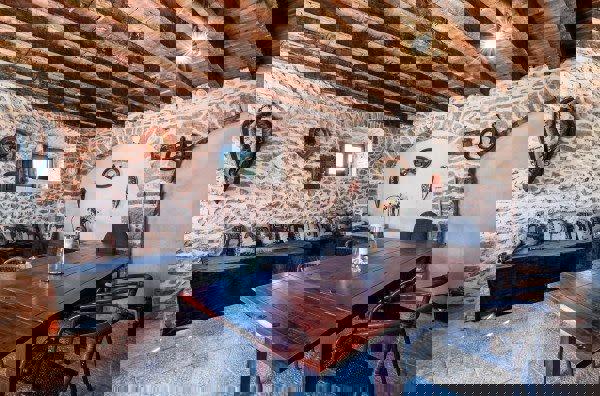 Kamnita hiša, primerna za turistični najem