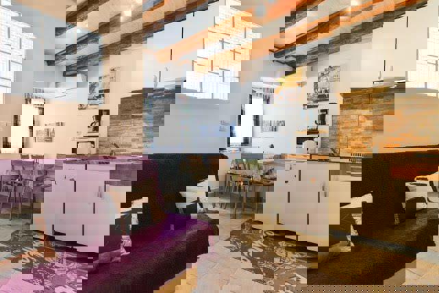 Kamnita hiša, primerna za turistični najem