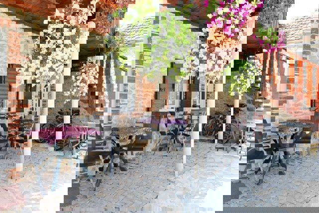 Kamnita hiša, primerna za turistični najem