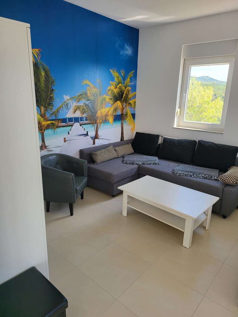 Vila z bazenom in savno pri Biogradu – velika zemljišče, turistični potencial