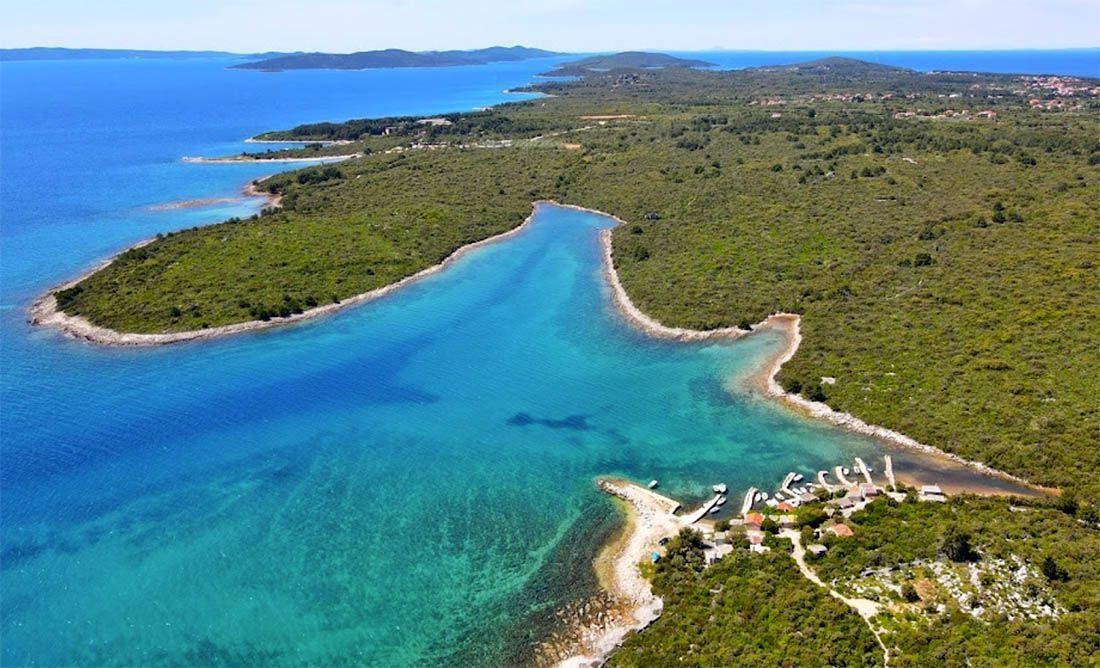 Fantastično zazidljivo zemljišče v bližini morja in plaže