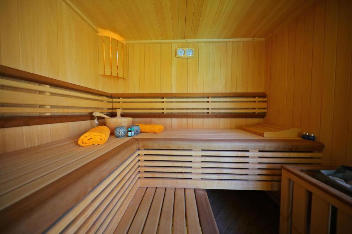 Dve moderni apartmajski hiši s bazenom in savno v Zadru
