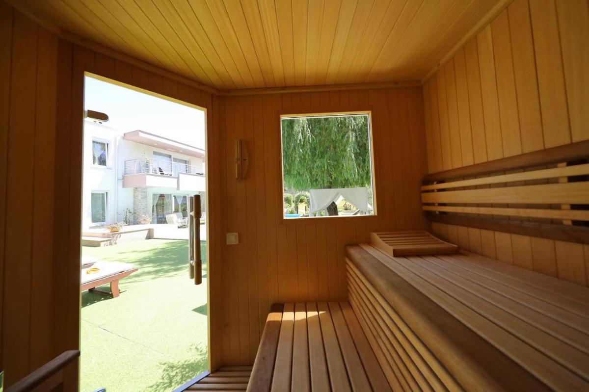 Dve moderni apartmajski hiši s bazenom in savno v Zadru