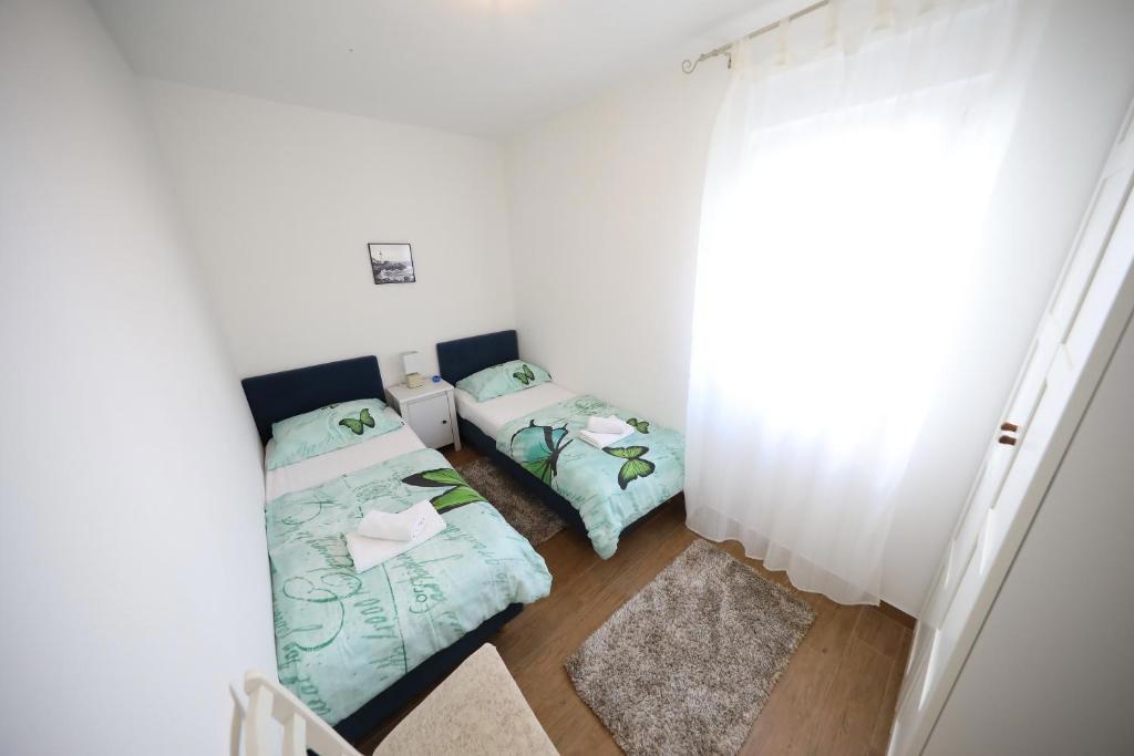 Dve moderni apartmajski hiši s bazenom in savno v Zadru