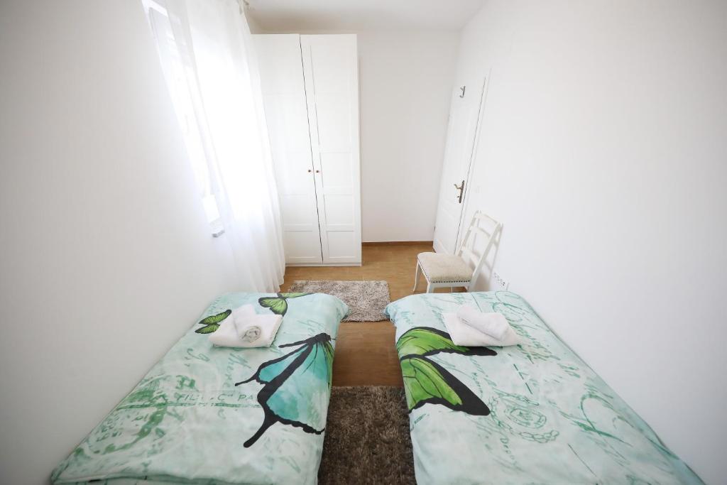 Dve moderni apartmajski hiši s bazenom in savno v Zadru