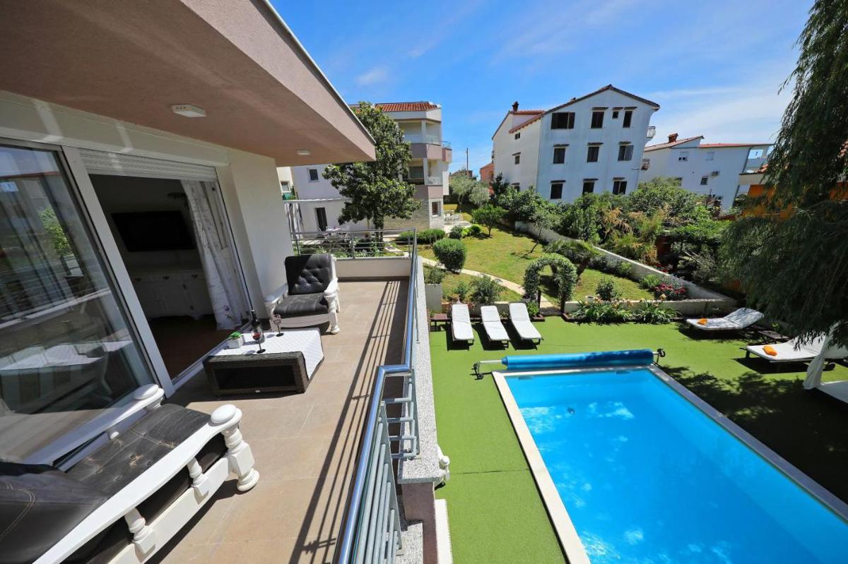Dve moderni apartmajski hiši s bazenom in savno v Zadru