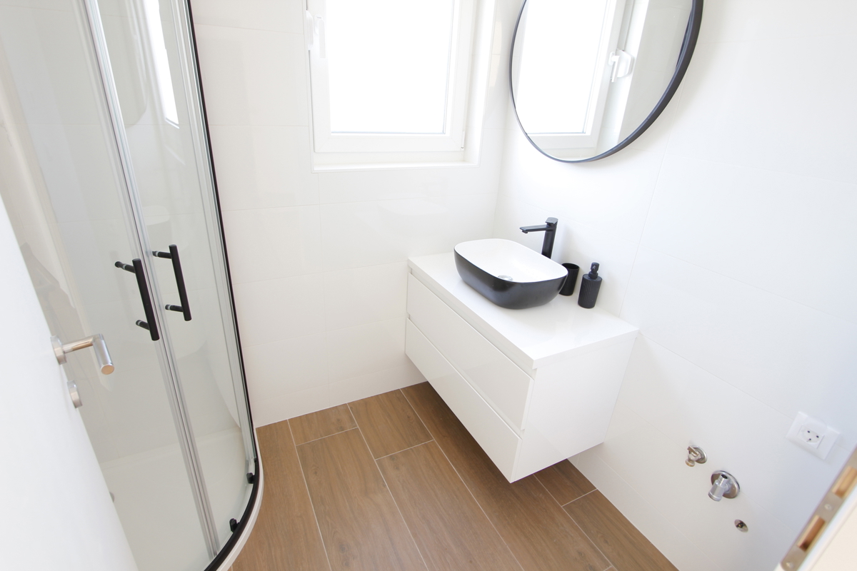 Moderno stanovanje z razgledom na morje, v mirnem delu mesta