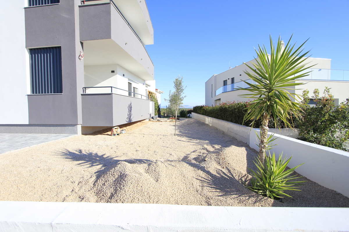 Moderno stanovanje z razgledom na morje, v mirnem delu mesta