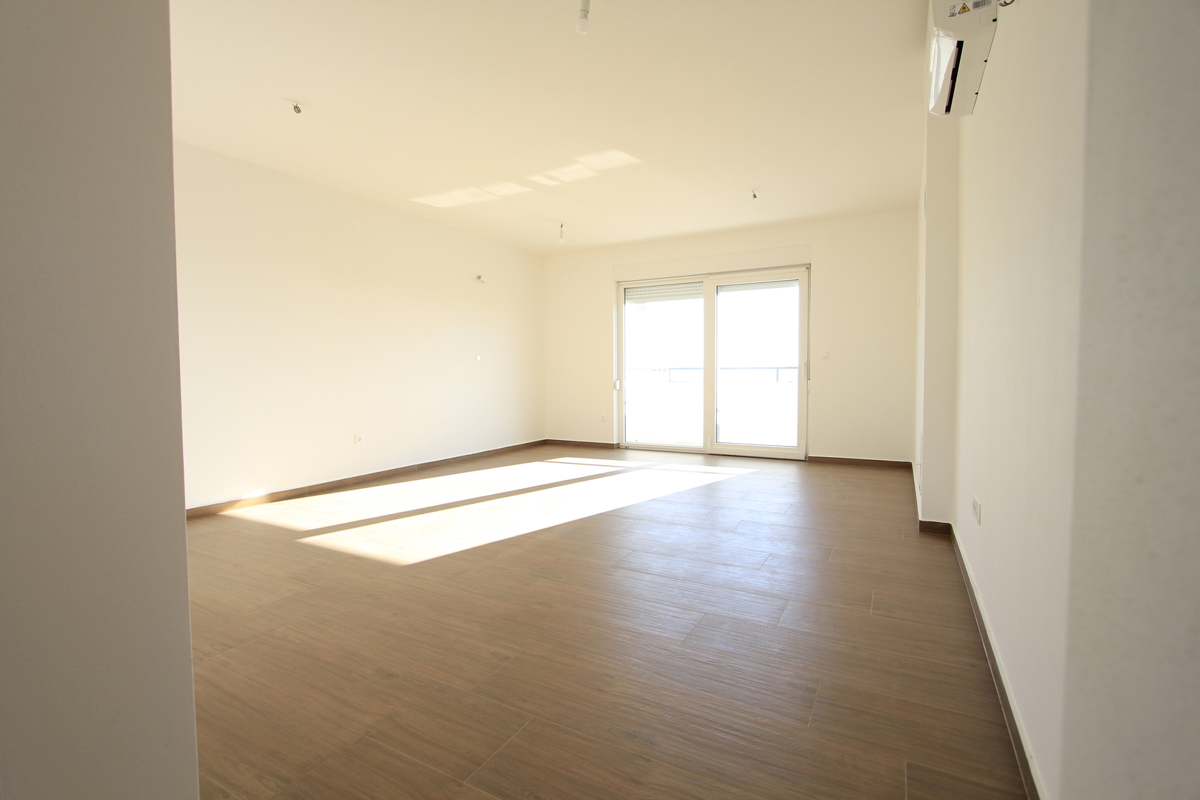 Moderno stanovanje z razgledom na morje, v mirnem delu mesta