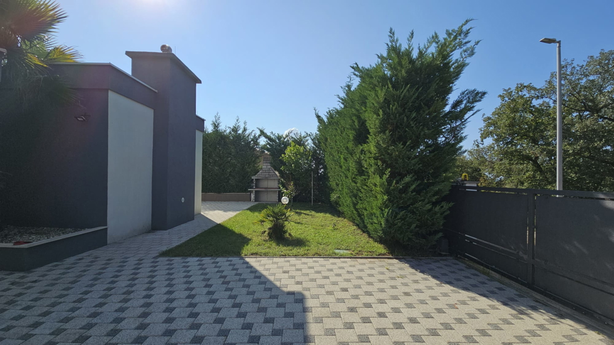 Luksuzna vila z dvema bazenoma - mir in zasebnost v neposredni bližini Zadra