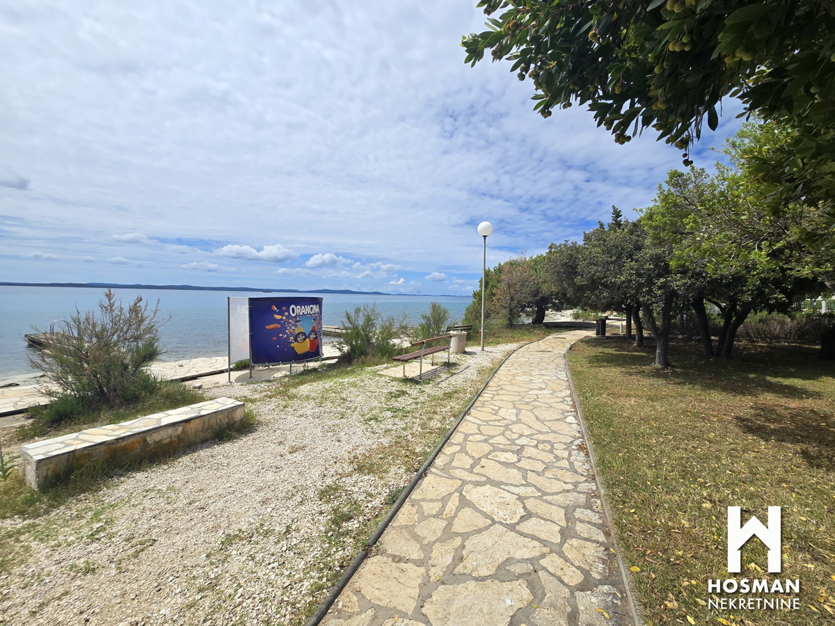 Dvosobno stanovanje s teraso in ložo – drugi niz do morja, Petrčane