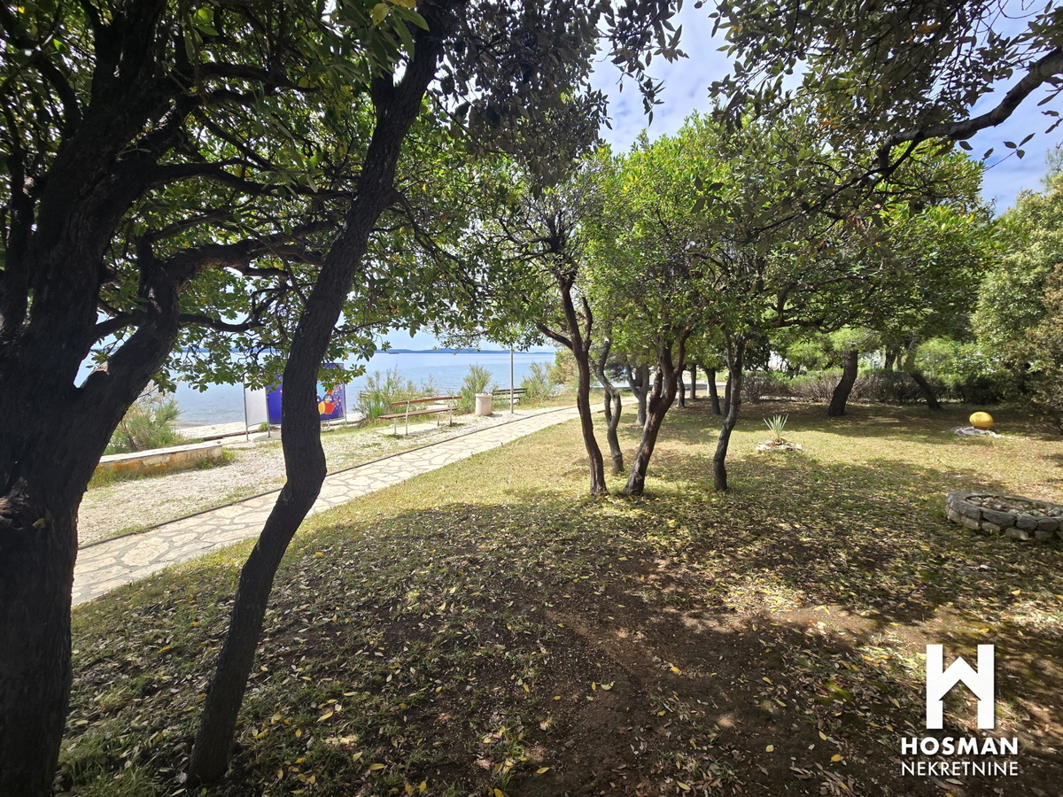 Dvosobno stanovanje s teraso in ložo – drugi niz do morja, Petrčane