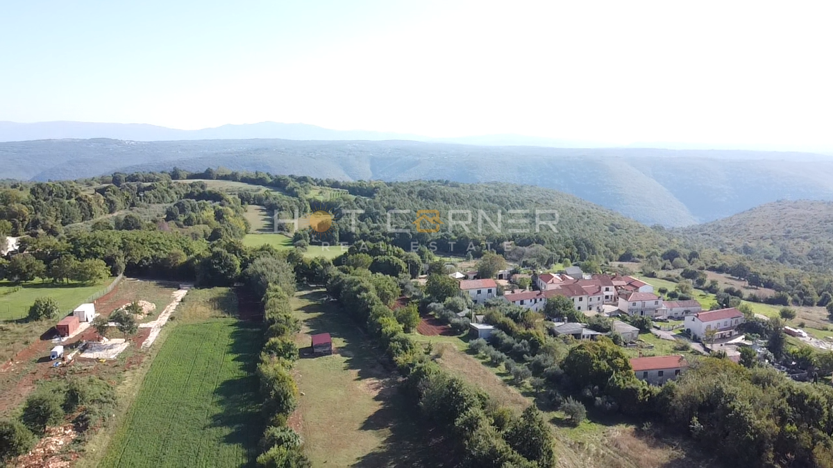 Čudovita gradbena parcela s pogledom na morje