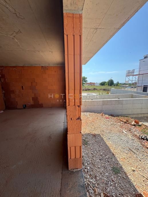 Pula, v bližini Šijanske gozdne, polovica dvojčka z bazenom, 3 spalnice, pogled na zelenje