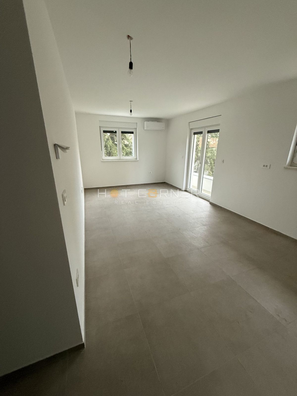 Pulj, center, odlična lokacija, novogradnja, 1. nadstropje, 2 spalnici, terasa, dvigalo