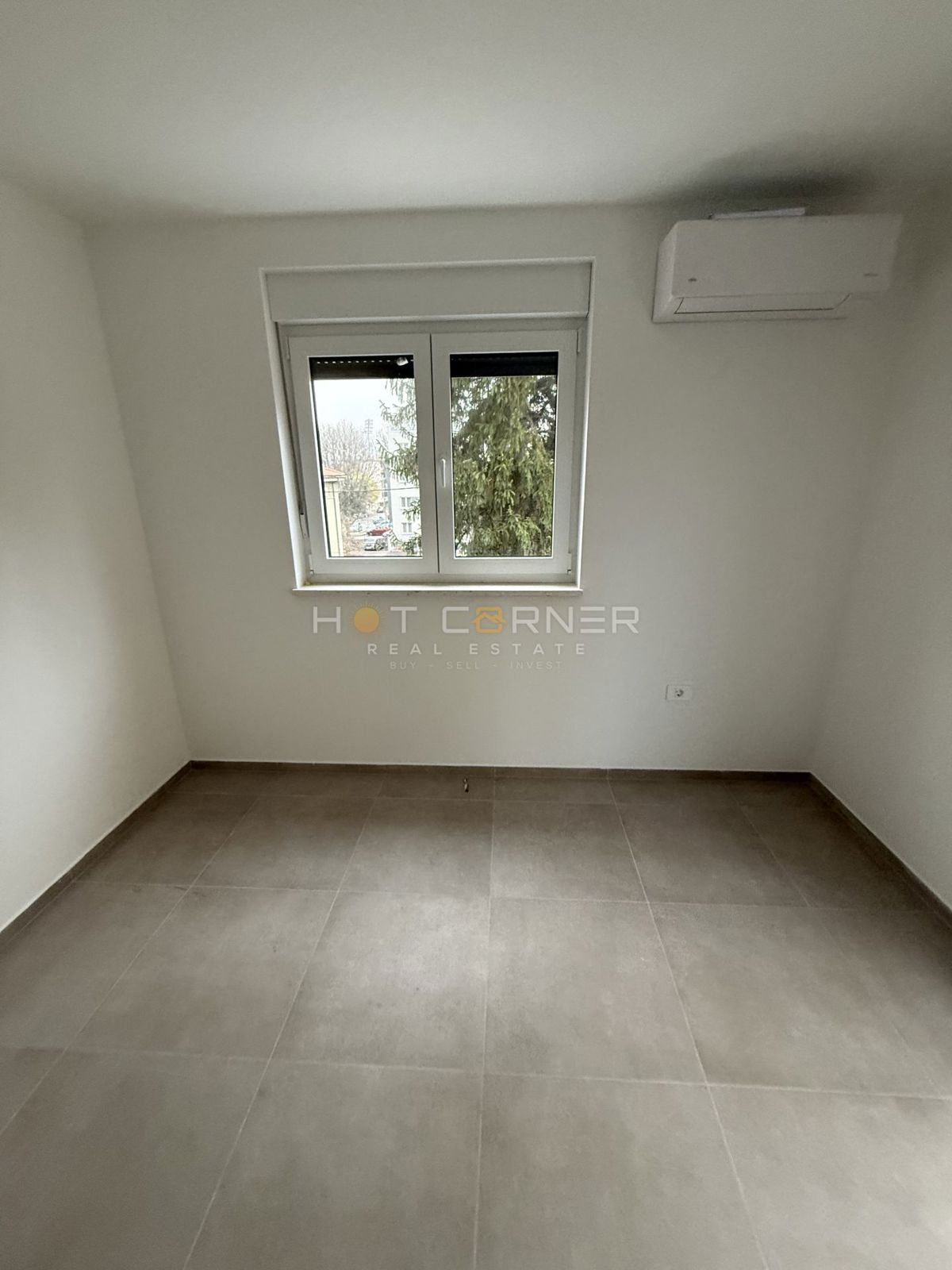 Pulj, center, odlična lokacija, novogradnja, 1. nadstropje, 2 spalnici, terasa, dvigalo